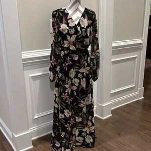 Everly Long Sleeve Floral Maxi Dress size M medium. EUC worn once for pics